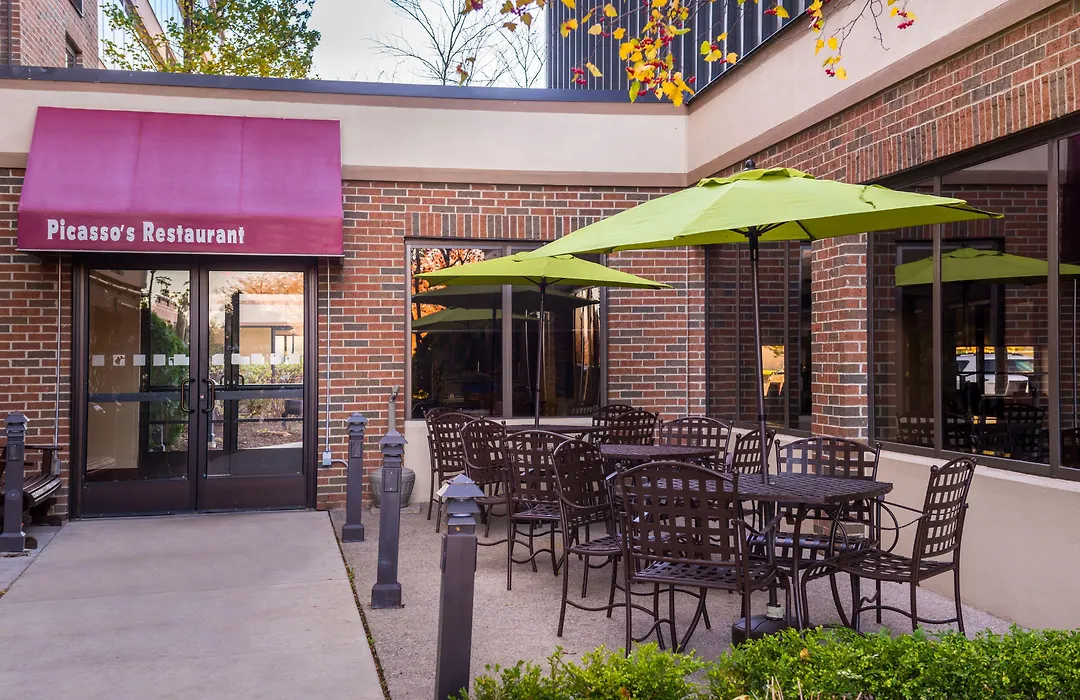 Holiday Inn & Suites Warren By Ihg-1